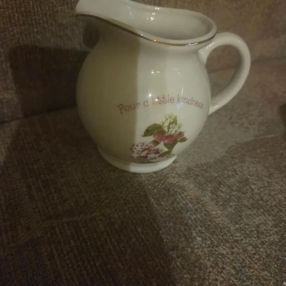 Unbranded White and Cream Dinnerware